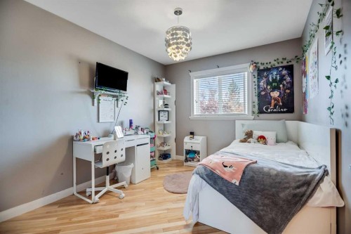113 Somerside Green Sw, Calgary, AB - Indoor Photo Showing Bedroom