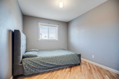 113 Somerside Green Sw, Calgary, AB - Indoor Photo Showing Bedroom