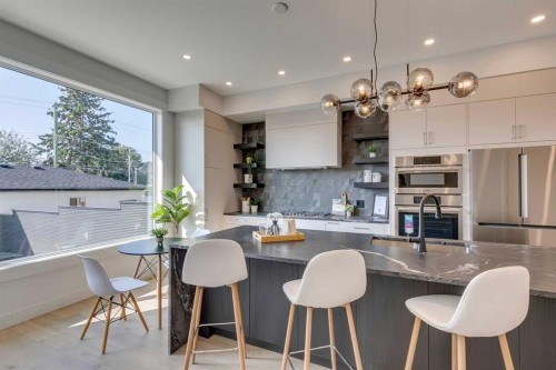 2013 23 Avenue Nw, Calgary, AB - Indoor