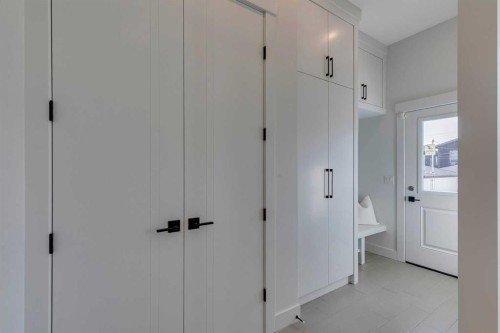 2013 23 Avenue Nw, Calgary, AB - Indoor Photo Showing Other Room