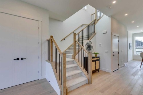 2013 23 Avenue Nw, Calgary, AB - Indoor Photo Showing Other Room