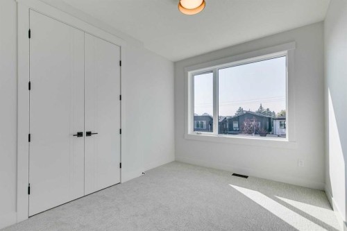 2013 23 Avenue Nw, Calgary, AB - Indoor Photo Showing Other Room