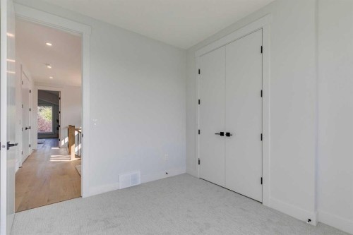 2013 23 Avenue Nw, Calgary, AB - Indoor Photo Showing Other Room
