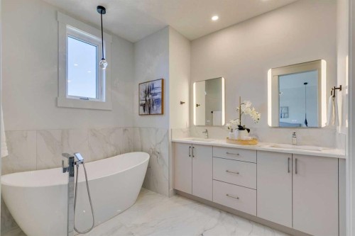 2013 23 Avenue Nw, Calgary, AB - Indoor Photo Showing Bathroom