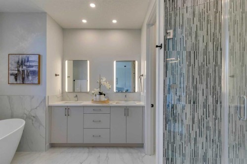 2013 23 Avenue Nw, Calgary, AB - Indoor Photo Showing Bathroom