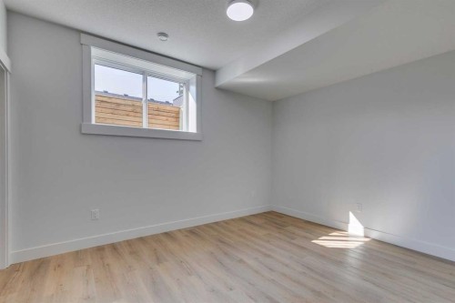 2013 23 Avenue Nw, Calgary, AB - Indoor Photo Showing Other Room