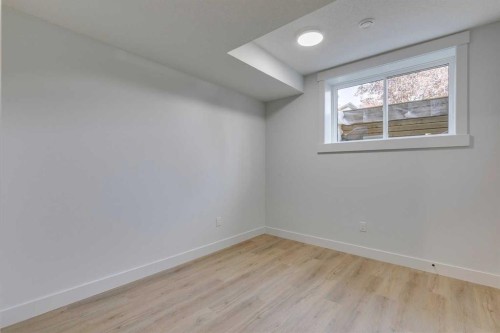 2013 23 Avenue Nw, Calgary, AB - Indoor Photo Showing Other Room