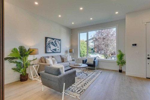 2013 23 Avenue Nw, Calgary, AB - Indoor Photo Showing Living Room