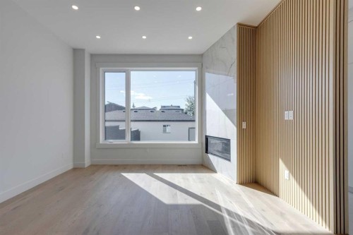 2015 23 Avenue Nw, Calgary, AB - Indoor Photo Showing Other Room