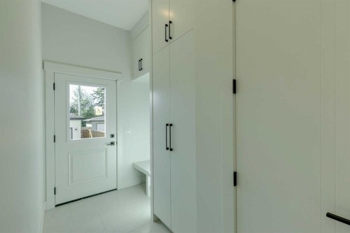 2015 23 Avenue Nw, Calgary, AB - Indoor Photo Showing Other Room