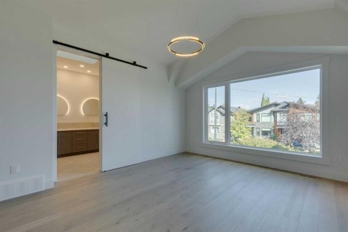 2015 23 Avenue Nw, Calgary, AB - Indoor Photo Showing Other Room