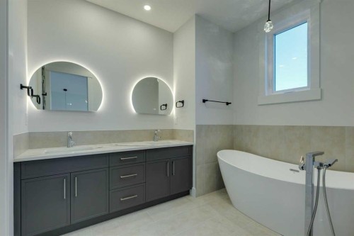 2015 23 Avenue Nw, Calgary, AB - Indoor Photo Showing Bathroom