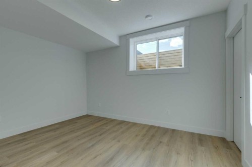 2015 23 Avenue Nw, Calgary, AB - Indoor Photo Showing Other Room