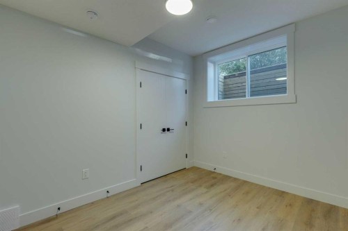 2015 23 Avenue Nw, Calgary, AB - Indoor Photo Showing Other Room