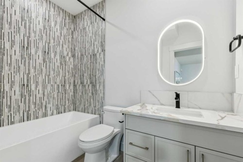 2015 23 Avenue Nw, Calgary, AB - Indoor Photo Showing Bathroom