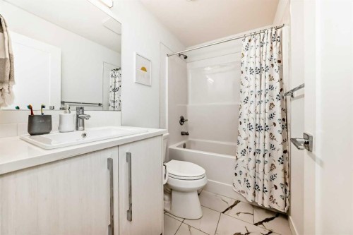 106 Dawson Harbour Grove, Chestermere, AB - Indoor Photo Showing Bathroom
