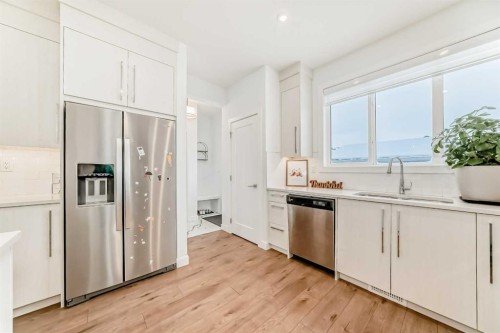 106 Dawson Harbour Grove, Chestermere, AB - Indoor Photo Showing Kitchen