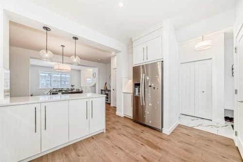 106 Dawson Harbour Grove, Chestermere, AB - Indoor Photo Showing Kitchen