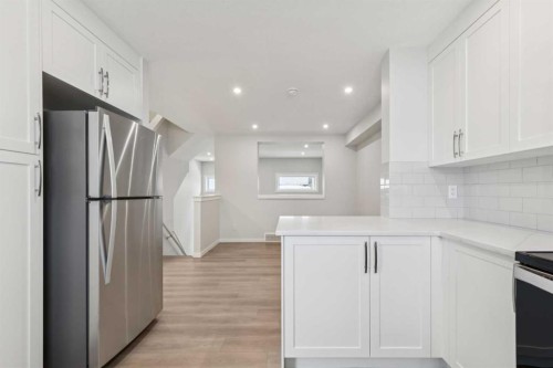 402-135 Mahogany Parade Se, Calgary, AB - Indoor Photo Showing Kitchen