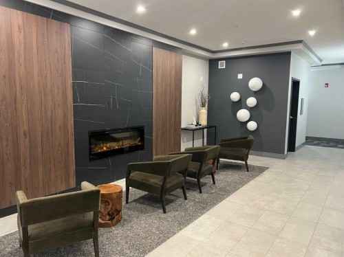 110-8355 19 Avenue Sw, Calgary, AB - Indoor Photo Showing Other Room