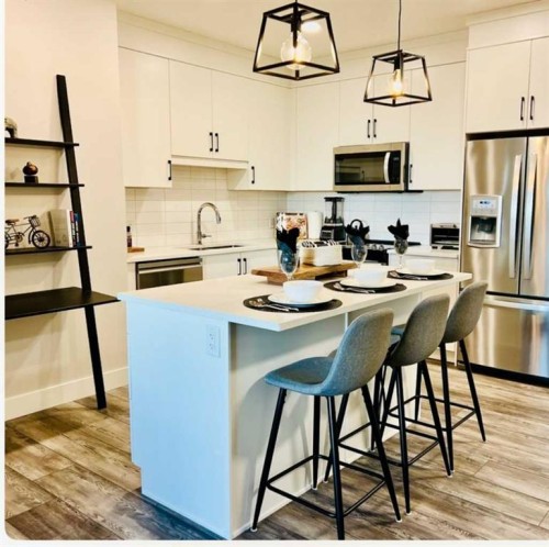 110-8355 19 Avenue Sw, Calgary, AB - Indoor Photo Showing Other Room