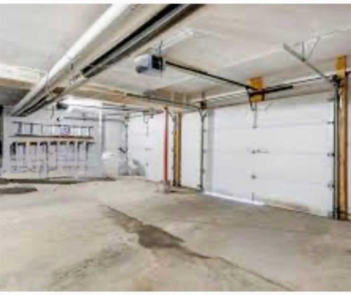 149-66 Glamis Green Sw, Calgary, AB - Indoor Photo Showing Garage