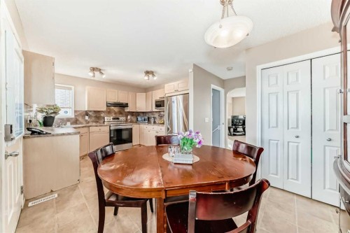 79 Saddlebrook Common Ne, Calgary, AB - Indoor Photo Showing Dining Room