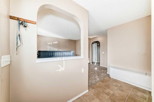 79 Saddlebrook Common Ne, Calgary, AB - Indoor Photo Showing Other Room