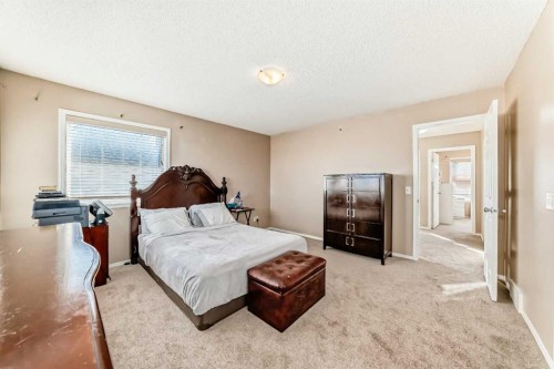 79 Saddlebrook Common Ne, Calgary, AB - Indoor Photo Showing Bedroom