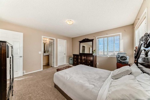 79 Saddlebrook Common Ne, Calgary, AB - Indoor Photo Showing Bedroom