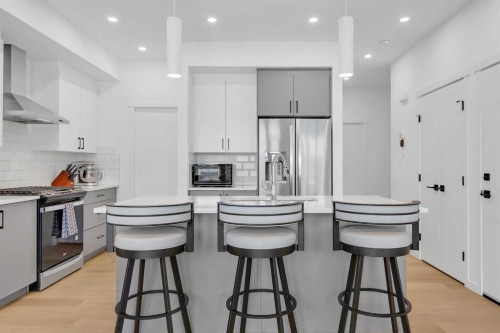 16 Magnolia Bay Se, Calgary, AB - Indoor Photo Showing Kitchen With Stainless Steel Kitchen With Upgraded Kitchen