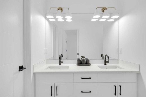 16 Magnolia Bay Se, Calgary, AB - Indoor Photo Showing Bathroom