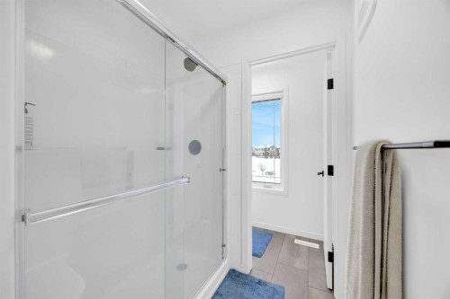 16 Magnolia Bay Se, Calgary, AB - Indoor Photo Showing Other Room
