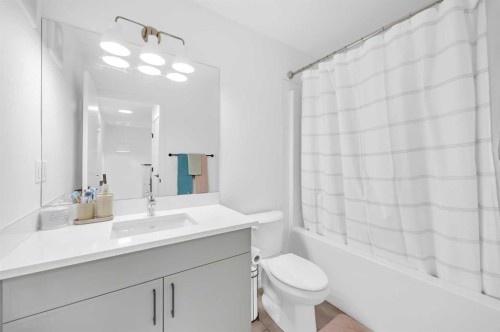 16 Magnolia Bay Se, Calgary, AB - Indoor Photo Showing Bathroom