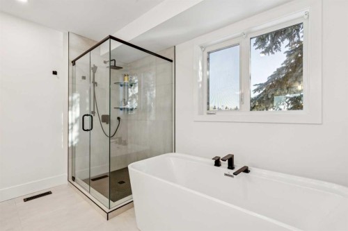 5 Mckenzie Lake Point Se, Calgary, AB - Indoor Photo Showing Bathroom