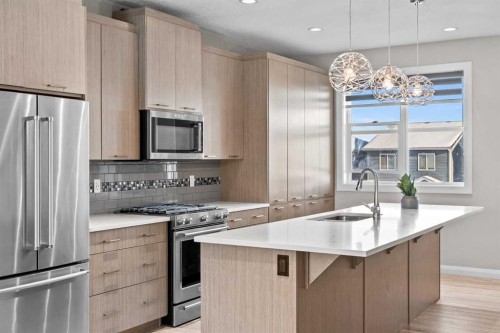 18 Evanscrest Heights Nw, Calgary, AB - Indoor Photo Showing Kitchen With Upgraded Kitchen