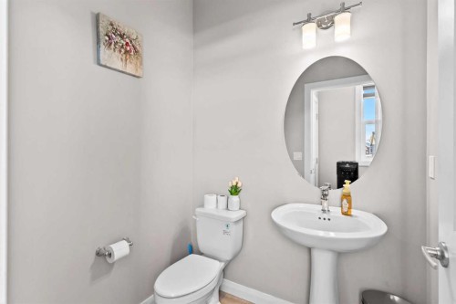 18 Evanscrest Heights Nw, Calgary, AB - Indoor Photo Showing Bathroom