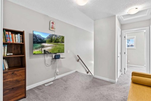 18 Evanscrest Heights Nw, Calgary, AB - Indoor Photo Showing Other Room
