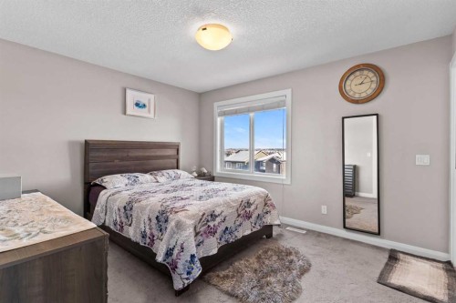 18 Evanscrest Heights Nw, Calgary, AB - Indoor Photo Showing Bedroom