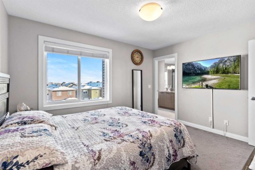 18 Evanscrest Heights Nw, Calgary, AB - Indoor Photo Showing Bedroom