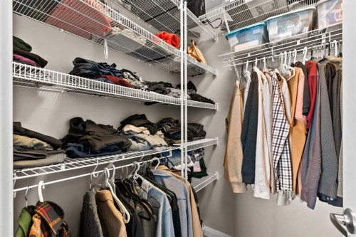 18 Evanscrest Heights Nw, Calgary, AB - Indoor With Storage