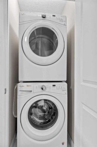 18 Evanscrest Heights Nw, Calgary, AB - Indoor Photo Showing Laundry Room