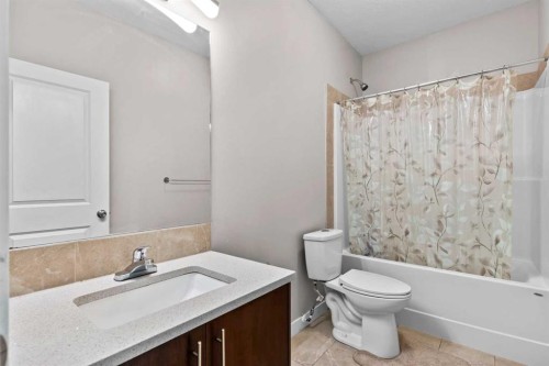 18 Evanscrest Heights Nw, Calgary, AB - Indoor Photo Showing Bathroom