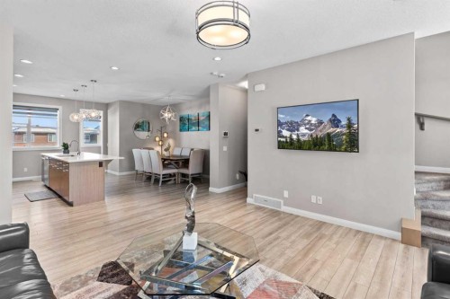 18 Evanscrest Heights Nw, Calgary, AB - Indoor Photo Showing Living Room