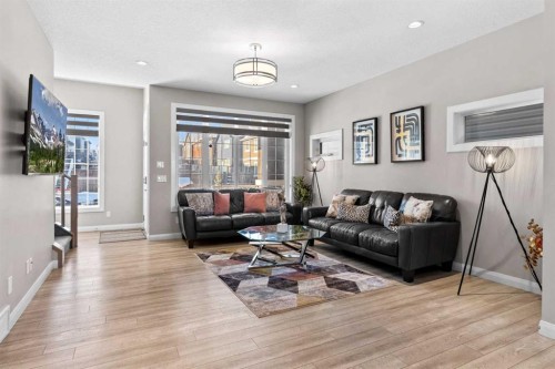 18 Evanscrest Heights Nw, Calgary, AB - Indoor Photo Showing Living Room