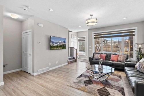 18 Evanscrest Heights Nw, Calgary, AB - Indoor Photo Showing Living Room