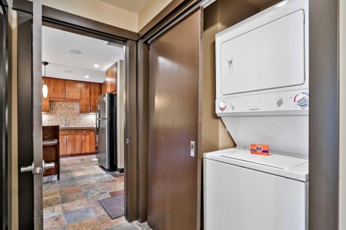 319D-1818 Mountain Avenue, Canmore, AB - Indoor Photo Showing Laundry Room