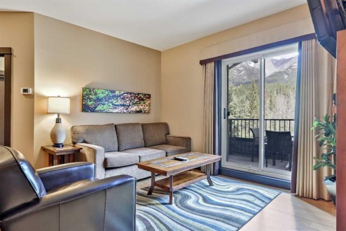 319D-1818 Mountain Avenue, Canmore, AB - Indoor Photo Showing Living Room