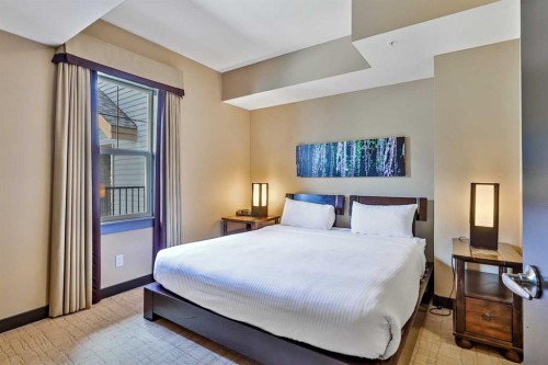 319D-1818 Mountain Avenue, Canmore, AB - Indoor Photo Showing Bedroom