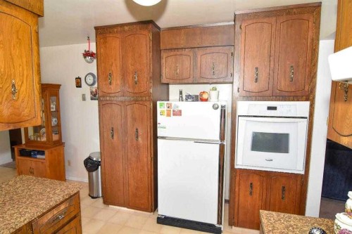 1356 Southdale Crescent Sw, Calgary, AB - Indoor Photo Showing Kitchen